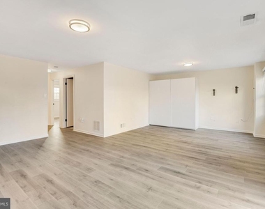 7572 Westlake Terrace - Photo Thumbnail 2