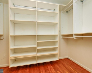 10306 Fleming Avenue - Photo Thumbnail 16
