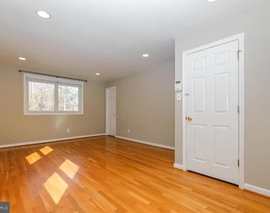 10306 Fleming Avenue - Photo Thumbnail 15