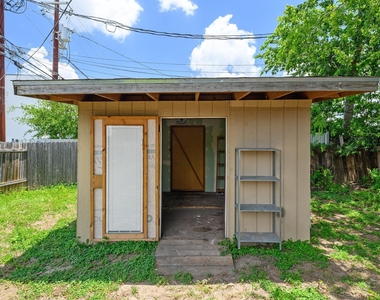 204 Northcrest Cir - Photo Thumbnail 5