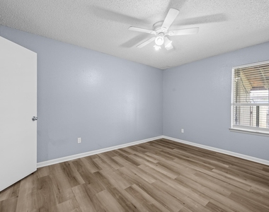 204 Northcrest Cir - Photo Thumbnail 14