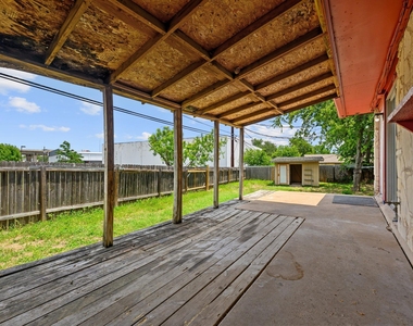 204 Northcrest Cir - Photo Thumbnail 4