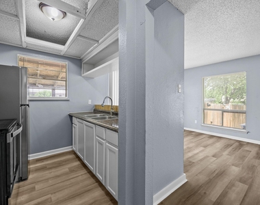 204 Northcrest Cir - Photo Thumbnail 10