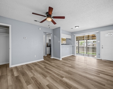 204 Northcrest Cir - Photo Thumbnail 7