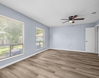 204 Northcrest Cir - Photo Thumbnail 8