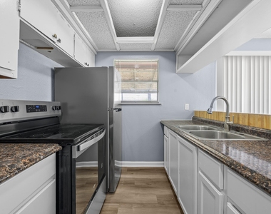 204 Northcrest Cir - Photo Thumbnail 12