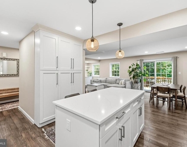 4880 Chevy Chase Drive - Photo Thumbnail 10