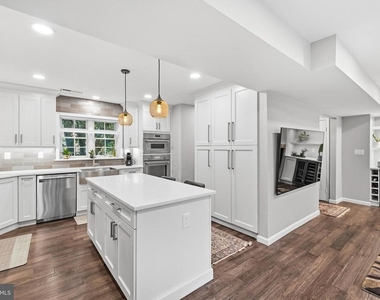 4880 Chevy Chase Drive - Photo Thumbnail 9
