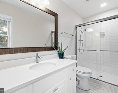 4880 Chevy Chase Drive - Photo Thumbnail 16