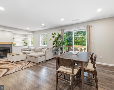 4880 Chevy Chase Drive - Photo Thumbnail 6