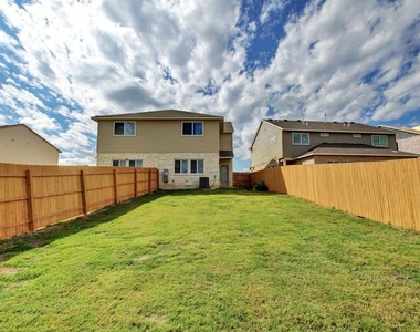 413 White Steppe Way - Photo Thumbnail 22