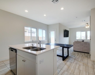 413 White Steppe Way - Photo Thumbnail 10