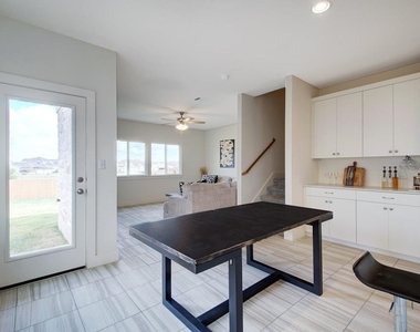 413 White Steppe Way - Photo Thumbnail 11