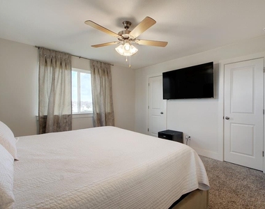 413 White Steppe Way - Photo Thumbnail 13
