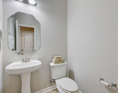 205 Cortona Ln - Photo Thumbnail 12