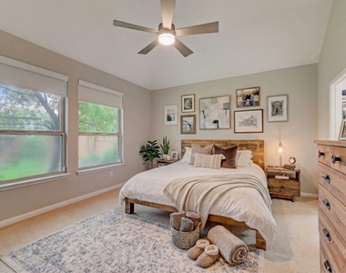 205 Cortona Ln - Photo Thumbnail 2