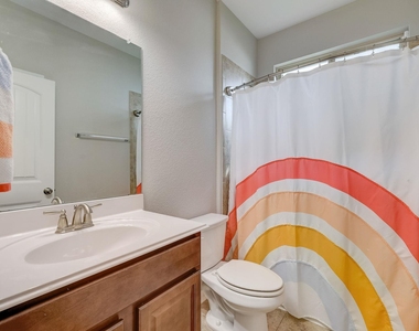 205 Cortona Ln - Photo Thumbnail 10