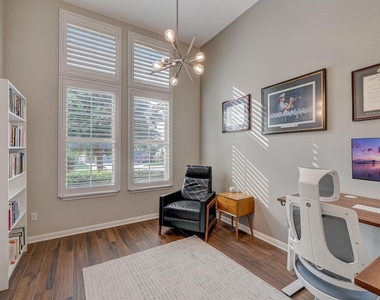 205 Cortona Ln - Photo Thumbnail 8