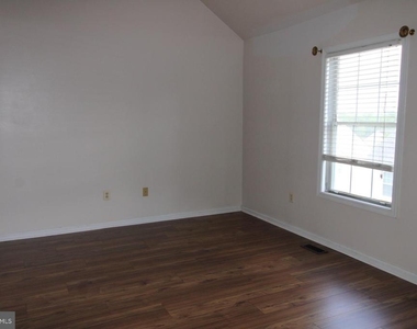 11518 Brundidge Terrace - Photo Thumbnail 6