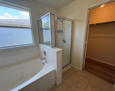 1429 Coriander Dr - Photo Thumbnail 6