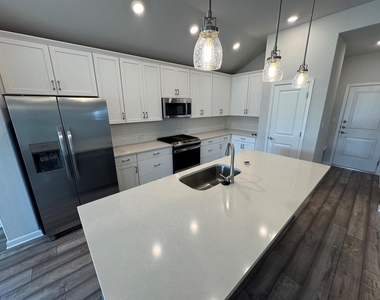 136 Osceola Dr - Photo Thumbnail 17