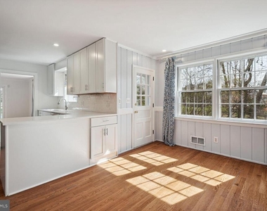 5801 Hillburne Way - Photo Thumbnail 10
