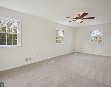 5801 Hillburne Way - Photo Thumbnail 17