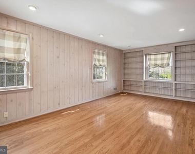 5801 Hillburne Way - Photo Thumbnail 12