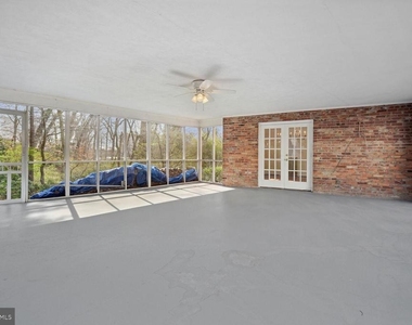 5801 Hillburne Way - Photo Thumbnail 16