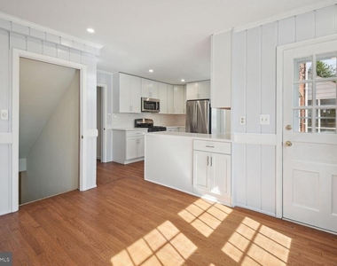 5801 Hillburne Way - Photo Thumbnail 11