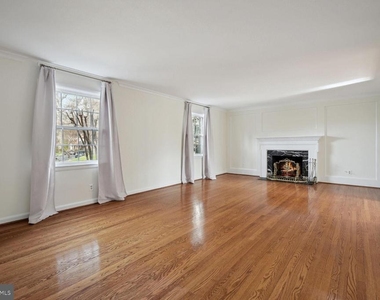 5801 Hillburne Way - Photo Thumbnail 2