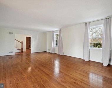 5801 Hillburne Way - Photo Thumbnail 4