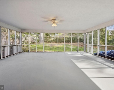 5801 Hillburne Way - Photo Thumbnail 15