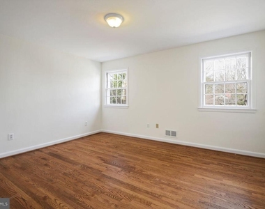 5801 Hillburne Way - Photo Thumbnail 21