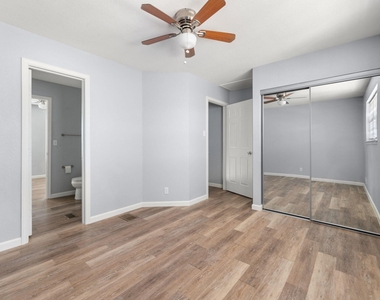 3802 Foust Trl - Photo Thumbnail 22