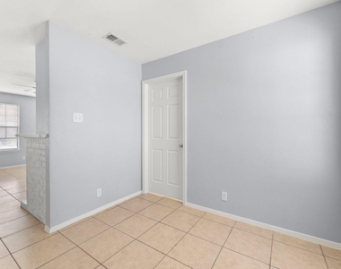 3802 Foust Trl - Photo Thumbnail 9