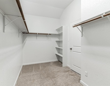 104 Joseph Hawkins Ln - Photo Thumbnail 18