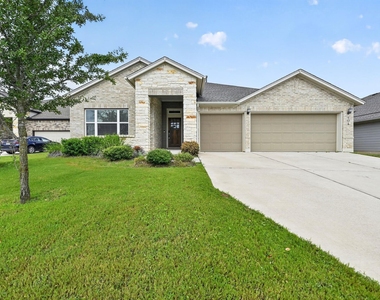 104 Joseph Hawkins Ln - Photo Thumbnail 1
