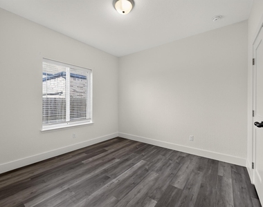 104 Joseph Hawkins Ln - Photo Thumbnail 19