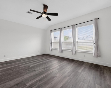 104 Joseph Hawkins Ln - Photo Thumbnail 14