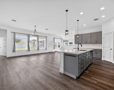 104 Joseph Hawkins Ln - Photo Thumbnail 4