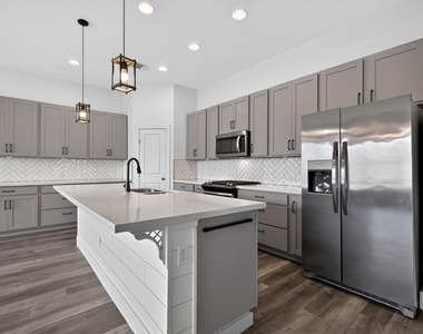 104 Joseph Hawkins Ln - Photo Thumbnail 6