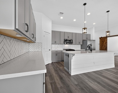 104 Joseph Hawkins Ln - Photo Thumbnail 7