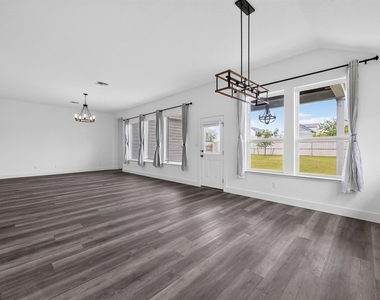 104 Joseph Hawkins Ln - Photo Thumbnail 9