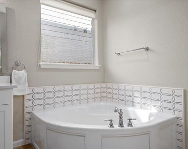 12921 Bloomfield Hills Ln - Photo Thumbnail 20