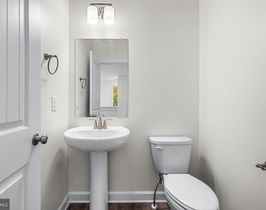 900 Gilbert Road - Photo Thumbnail 10