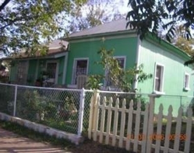 907 E 3rd St - Photo Thumbnail 1