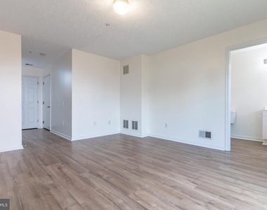 5601 Ashburn Terrace - Photo Thumbnail 18