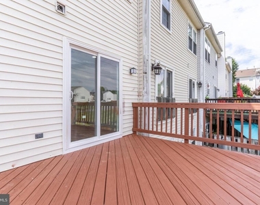 5601 Ashburn Terrace - Photo Thumbnail 21