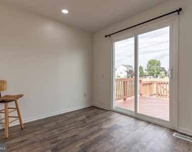 5601 Ashburn Terrace - Photo Thumbnail 10
